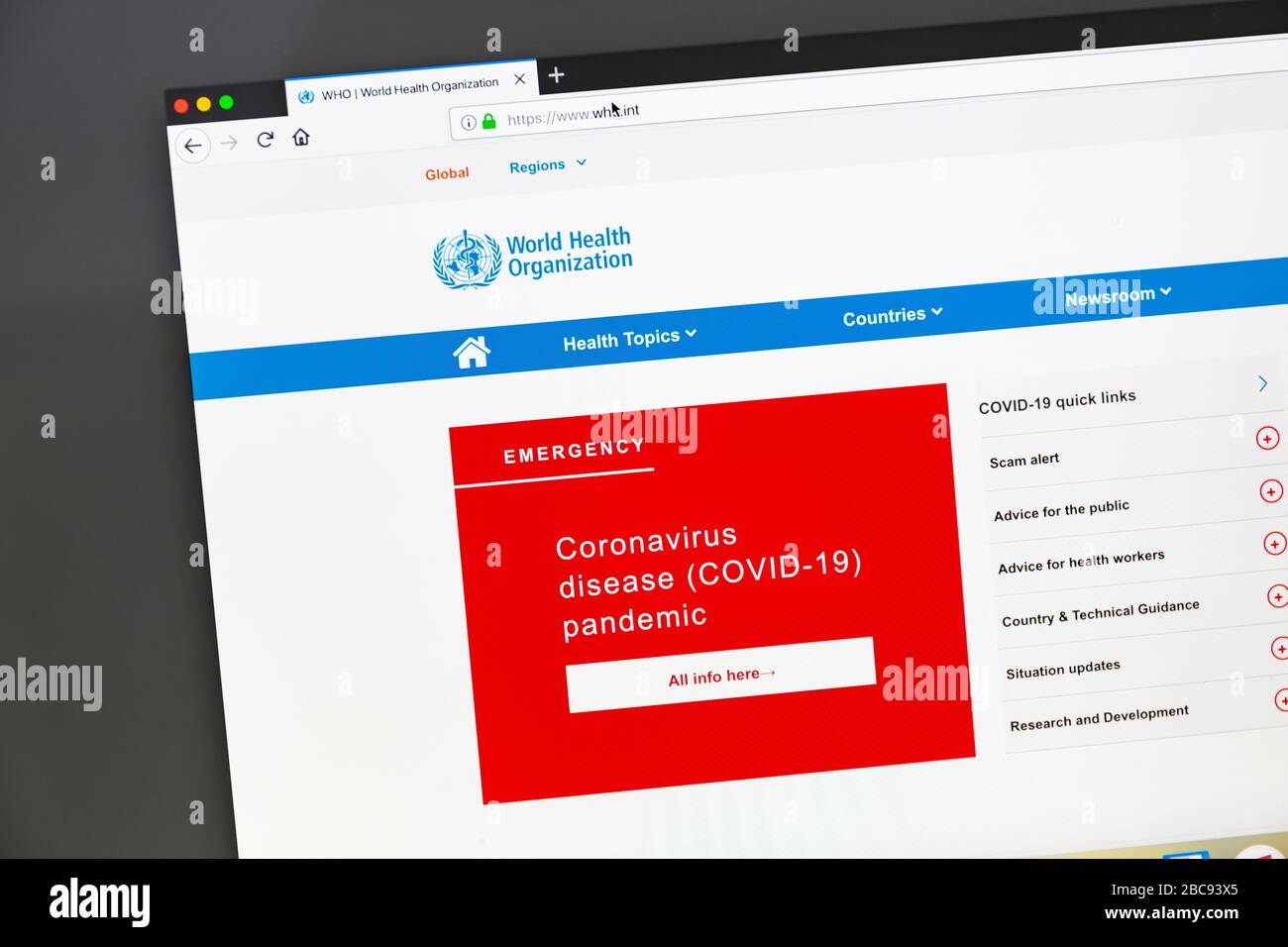 Ostersund/Schweden - 3. April 2020: WEBSITE DER WHO während der Coronavirus-Krankheit. DIE FÜR die internationale öffentliche Gesundheit verantwortlich ist Stockfoto