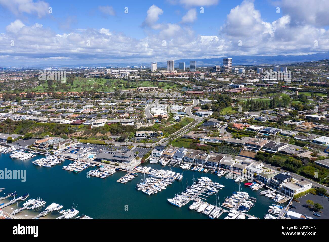 Blick auf die Skyline von Newport Beach Center Stockfoto