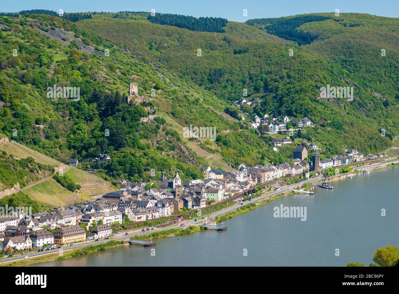 Mittelrheintal bei Kaub, vom Aussichtspunkt K89 aus gesehen, sieht man Kaub mit den Burgen Gutenfels und Pfalgrafenstein, Teil der "UNESCO W Stockfoto