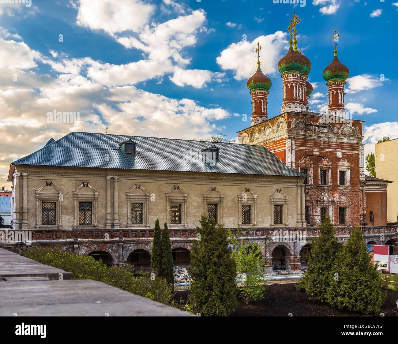 Sergius-Tempel von Radonezh im Vysokopetrovski-Kloster. Moskau. Russland Stockfoto