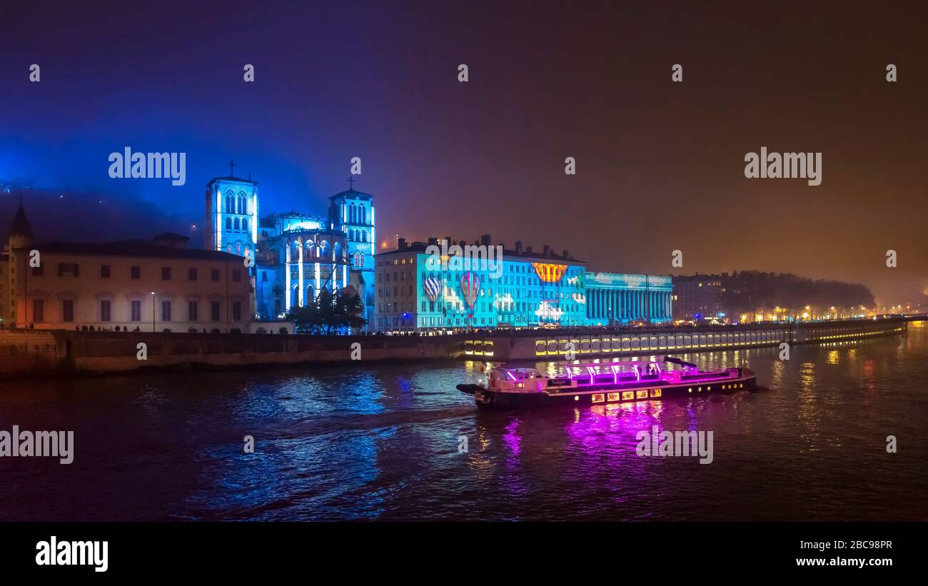Fête des lumières in Lyon vor der Cathédrale Saint Jean Baptiste und dem Fluss Saone begann die Tradition im Jahre 1852 zu Ehren der Jungfrau Maria Stockfoto