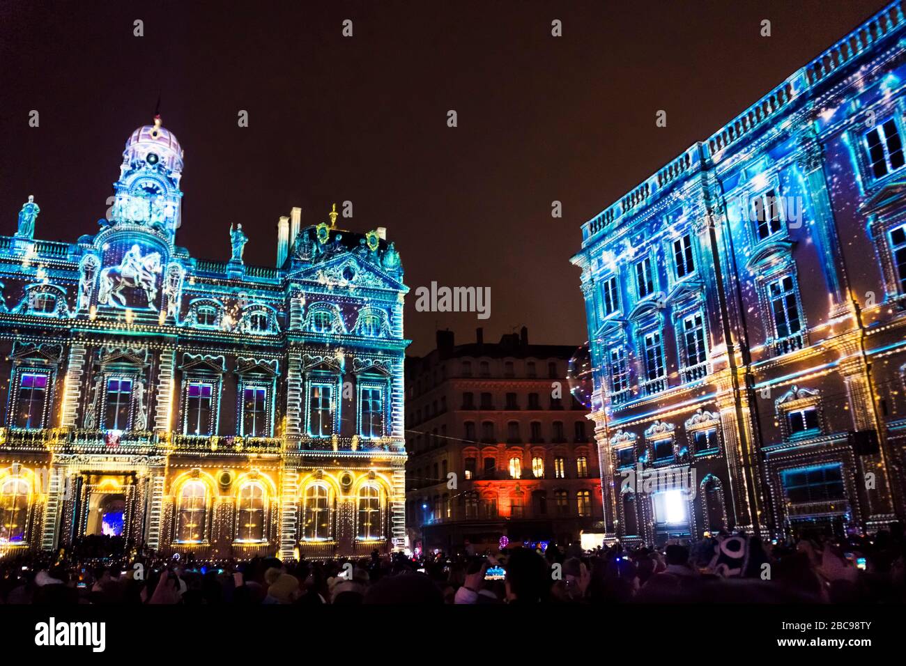 Fête des lumières in Lyon vor dem Hôtel de Ville in Lyon, Monument historique, begann die Tradition im Jahre 1852 zu Ehren der Jungfrau Maria Stockfoto