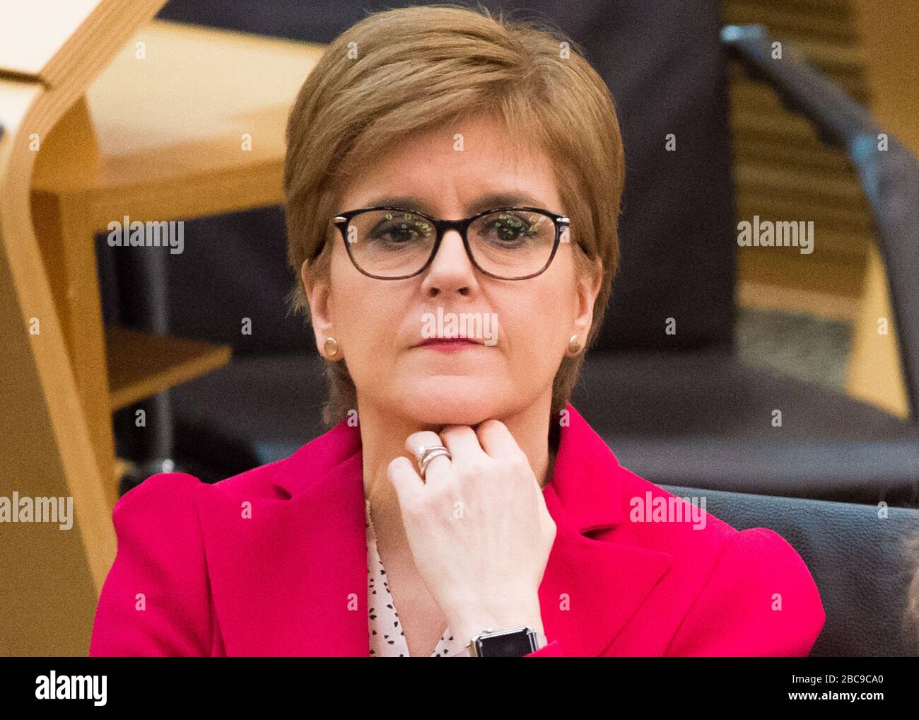 Edinburgh, Großbritannien. März 2020. Abgebildet: Nicola Sturgeon MSP - erster Minister von Schottland und Führer der Scottish National Party. Szenen aus ersten Ministerfragen im schottischen Parlament in Holyrood, Edinburgh. Stockfoto