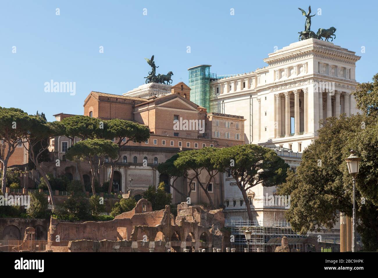 Das Forum Romanum. Blick auf das Victor Emmanuel II National Monument. Rom, Italien Stockfoto