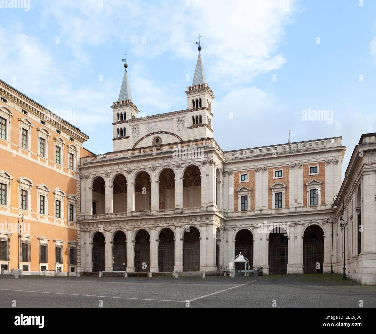 Die Loggia delle Benedizioni der Kathedrale des Heiligsten Heilands und der Heiligen Johannes des Täufers und des Evangelisten im Lateran. Rom, Italien Stockfoto