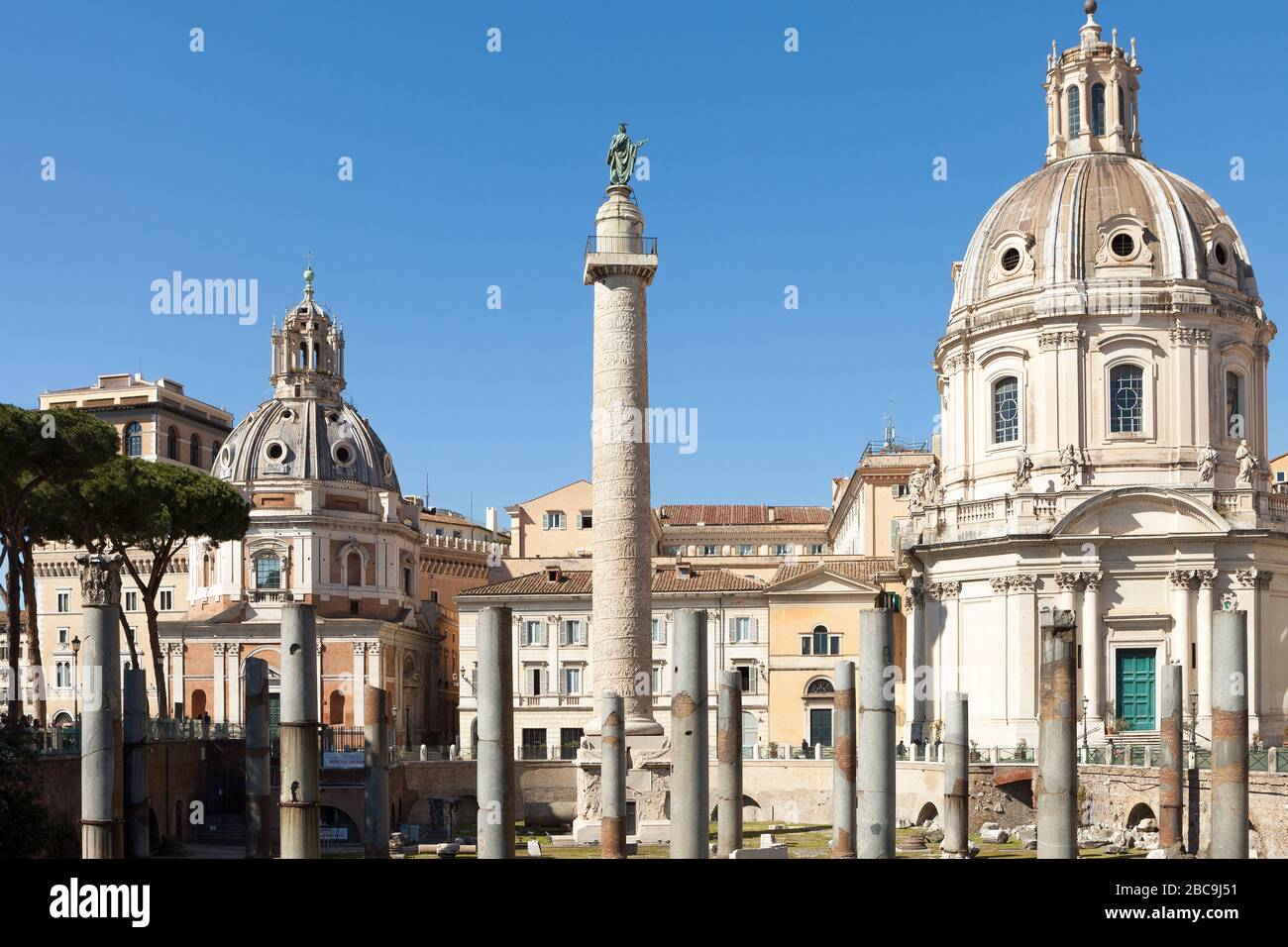 Trajanssäule (Colonna Traayana). Römische Siegessäule in Rom, Italien. Blick vom Trajan-Forum. Stockfoto