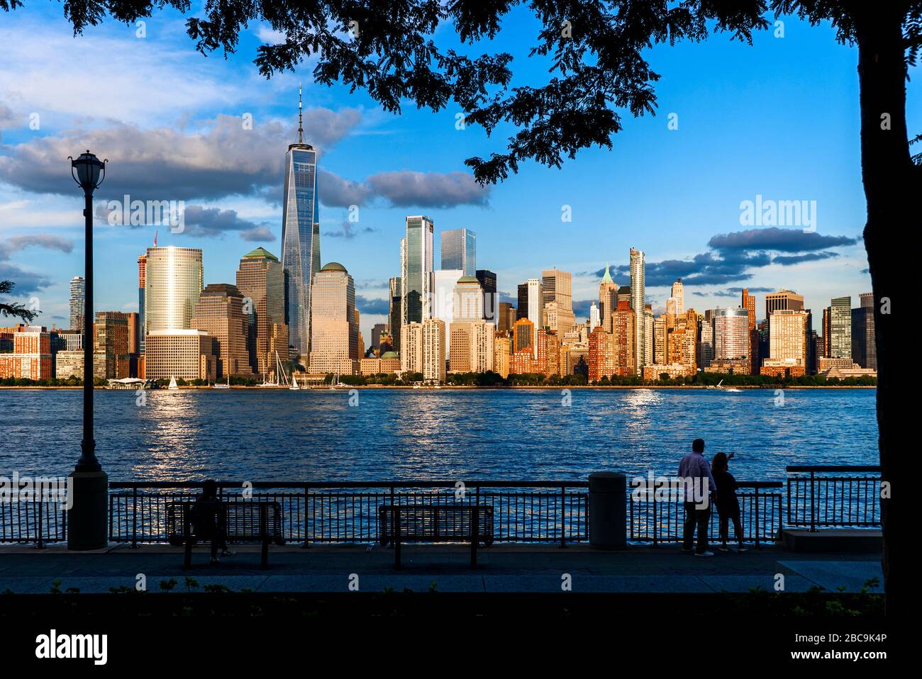 New York Skyline Manhattan Romantisches Paar Tagsüber New York City Stockfoto