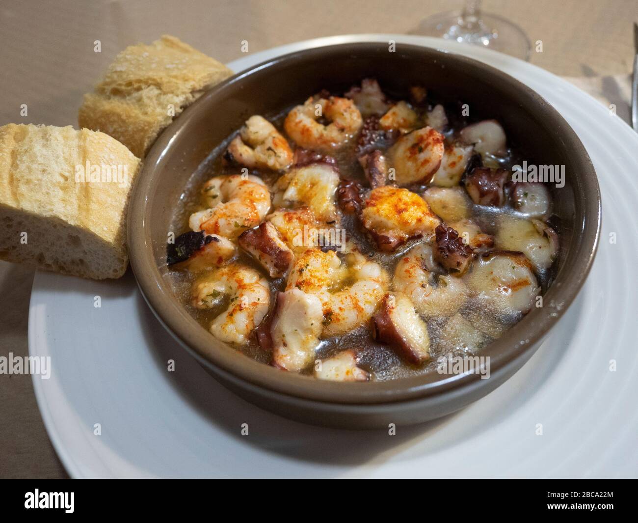 Gambas al ajillo, Essen im Restaurant La Porrua, Pincipado de Asturias, Spanien Stockfoto