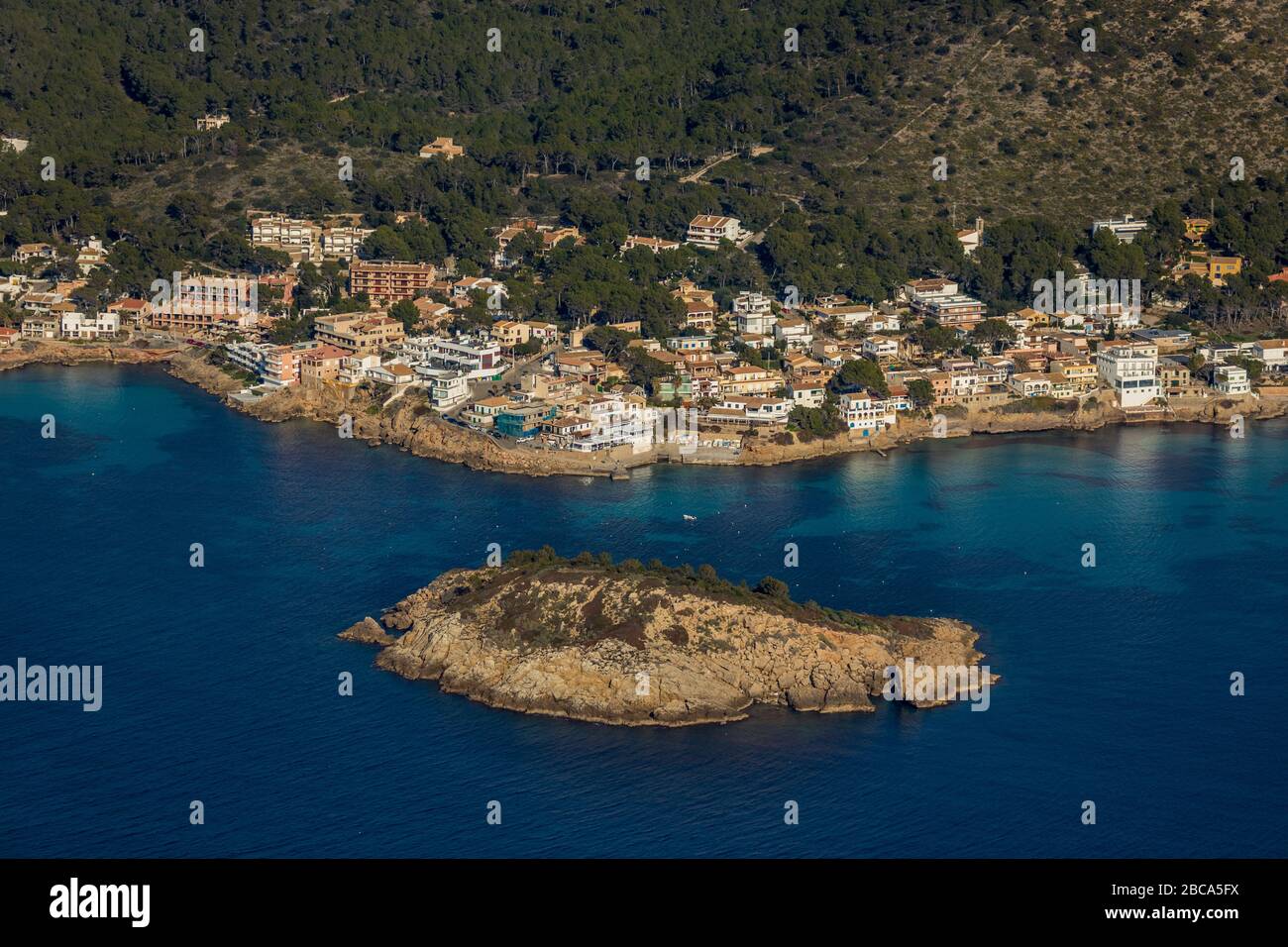 Luftbild, Insel es Pantaleu, Hotelanlagen, Strand Playa de Sant Elm, Andratx, Mallorca, Spanien, Europa, Balearen Stockfoto