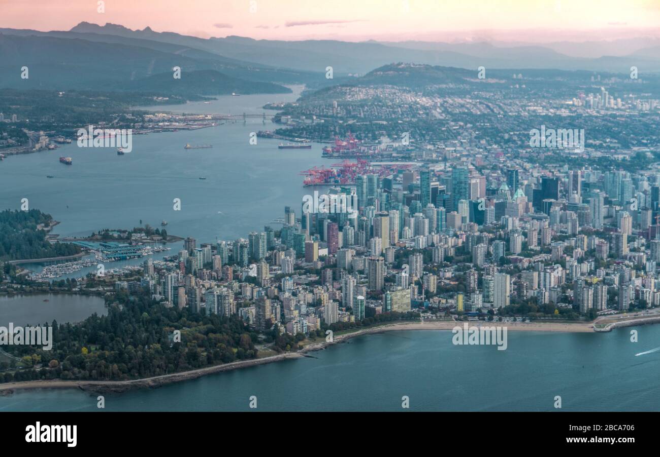 Wunderschöne Innenstadt und Stanley Park in Vancouver vom Wasserflugzeug, Kanada British Columbia Stockfoto