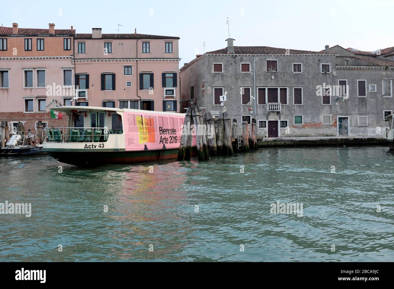 Reisen Sie mit dem Vaporetto in Venedig Stockfoto