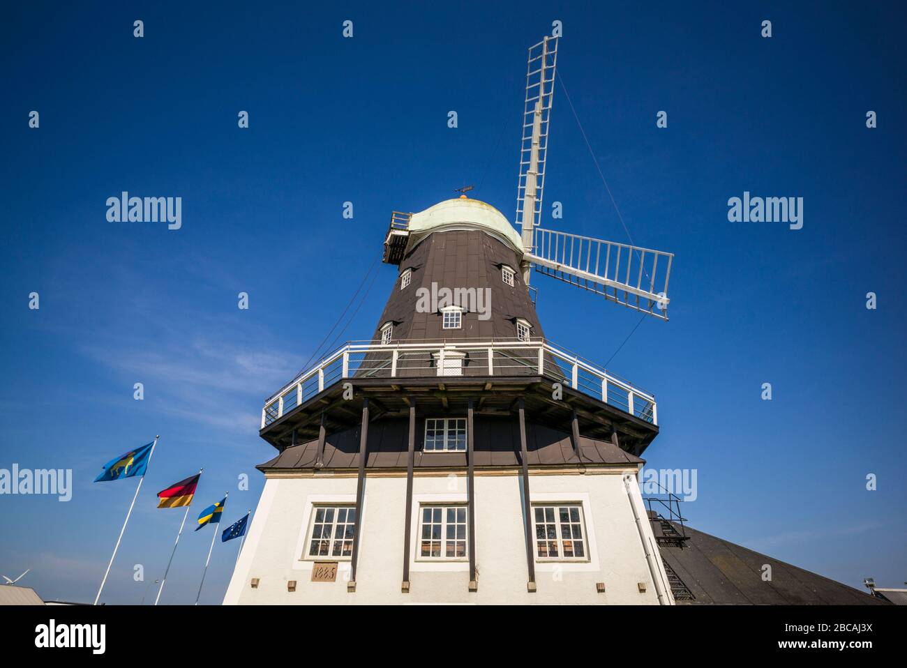 Schweden, Oland Island, Sandvik, Sandvikskvarn, große Holzwindmühle Stockfoto