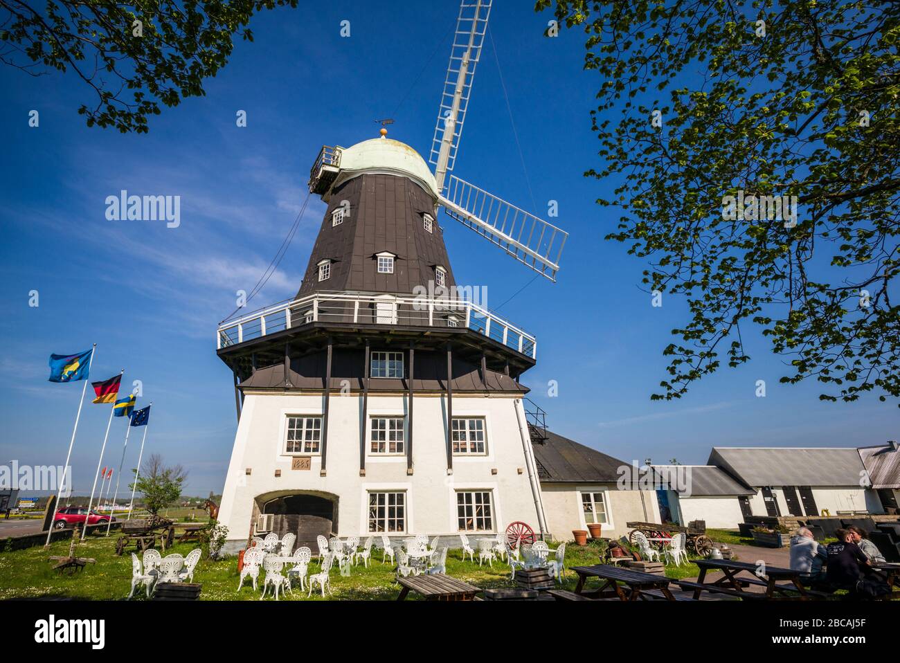 Schweden, Oland Island, Sandvik, Sandvikskvarn, große Holzwindmühle Stockfoto