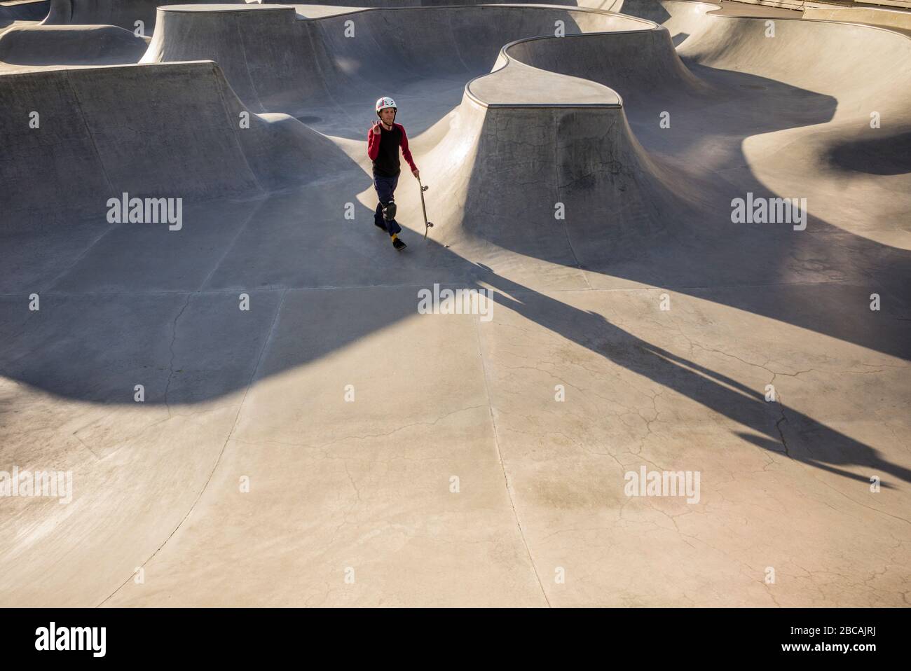 Schweden, Scania, Malmö, Vastra Hamnen, Skatepark mit Skater, Stockfoto