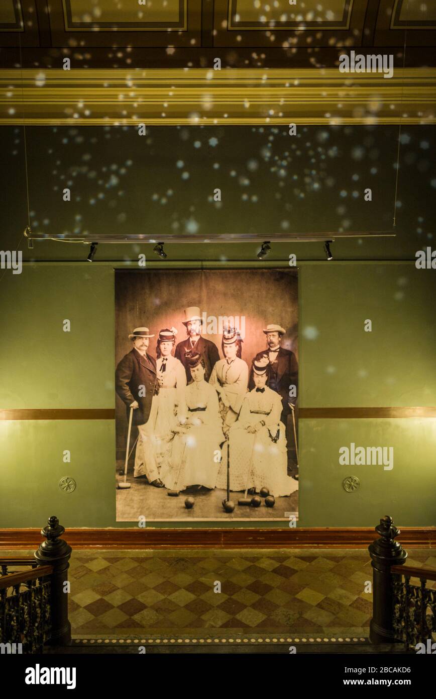 Schweden, Vastragotland und Bohuslan, Gothenburg, Stadsmuseum, Stadtmuseum, Porträt der Bürger, die in Kleidung des frühen 20. Jahrhunderts gekleidet sind Stockfoto