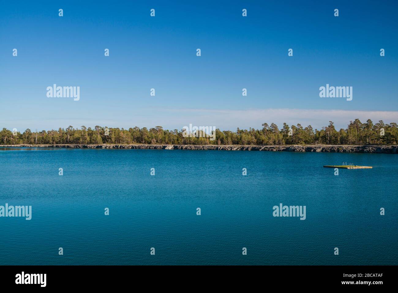 Schweden, Gotland Island, Labro, Bla Lagunen, Blue Lagoon, Naturschwimmgebiet im ehemaligen Kreidebruch mit blaugrünem Wasser Stockfoto