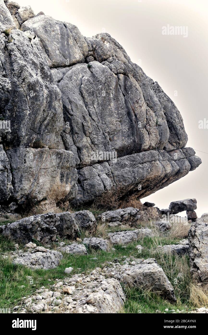 Mount Lebanon, Zaarour.die inspirierende Form eines großen Felsens. Stockfoto