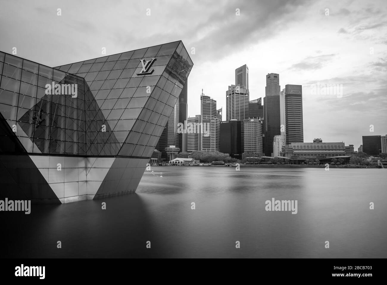 SINGAPORE CITY, SINGAPUR - 15. FEBRUAR 2020: Louis Vuitton Shop in Singapore Marina Bay Stockfoto