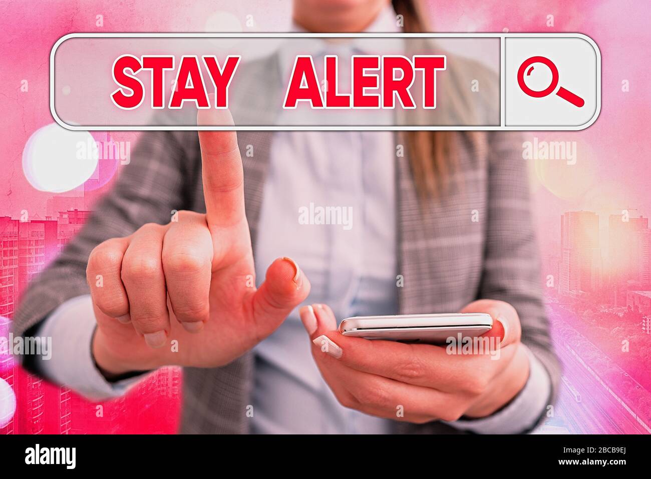 Schreiben von Handschriftertext: "Stay Alert" Konzeptfoto, das die Dinge rund um Quick aufmerksam macht, um sie zu sehen oder zu verstehen Stockfoto