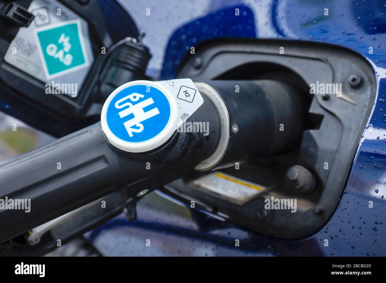 Herten, Ruhrgebiet, Nordrhein-Westfalen, Deutschland - Wasserstoffauto betanken Wasserstoff an einer H2-Wasserstofftankstelle. Herten, Ruhrgebiet, Nordrhein-We Stockfoto