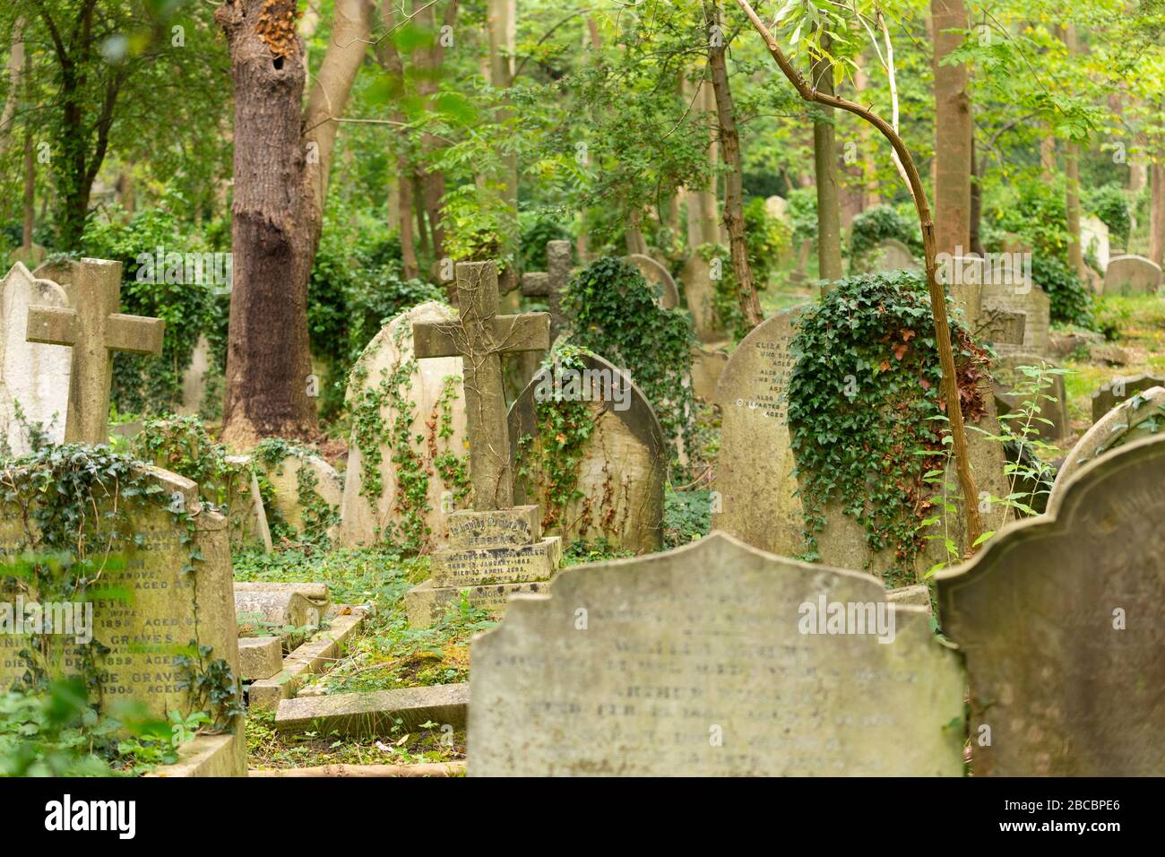 Gräber auf dem Highgate Cemetery, London Stockfoto