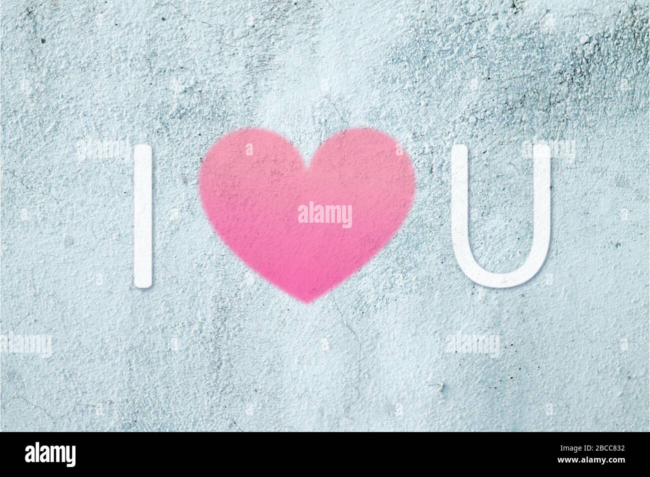 Worte ich liebe dich weisses Herz auf festlichem Hintergrund, Weihnachtsgruß Karte Kunst valentinsgeschenk. Flache Schrift im Texturhintergrund. Kunstdesign. Stockfoto
