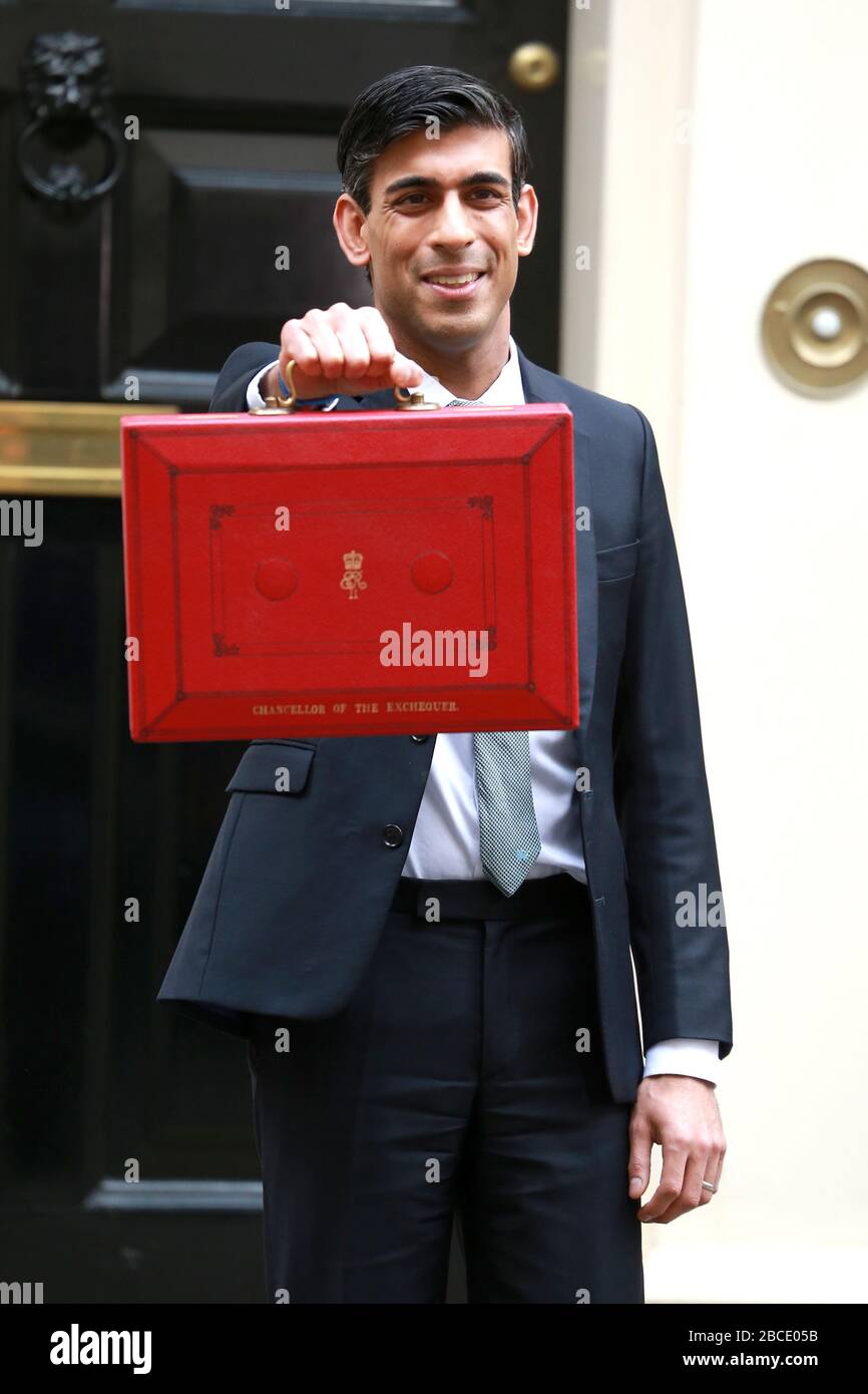 11. März 2020: Rishi Sunak, Schatzkanzler, verlässt die Downing Street Nr.11, um sein Budget im Unterhaus in London, Großbritannien, zu präsentieren. Stockfoto