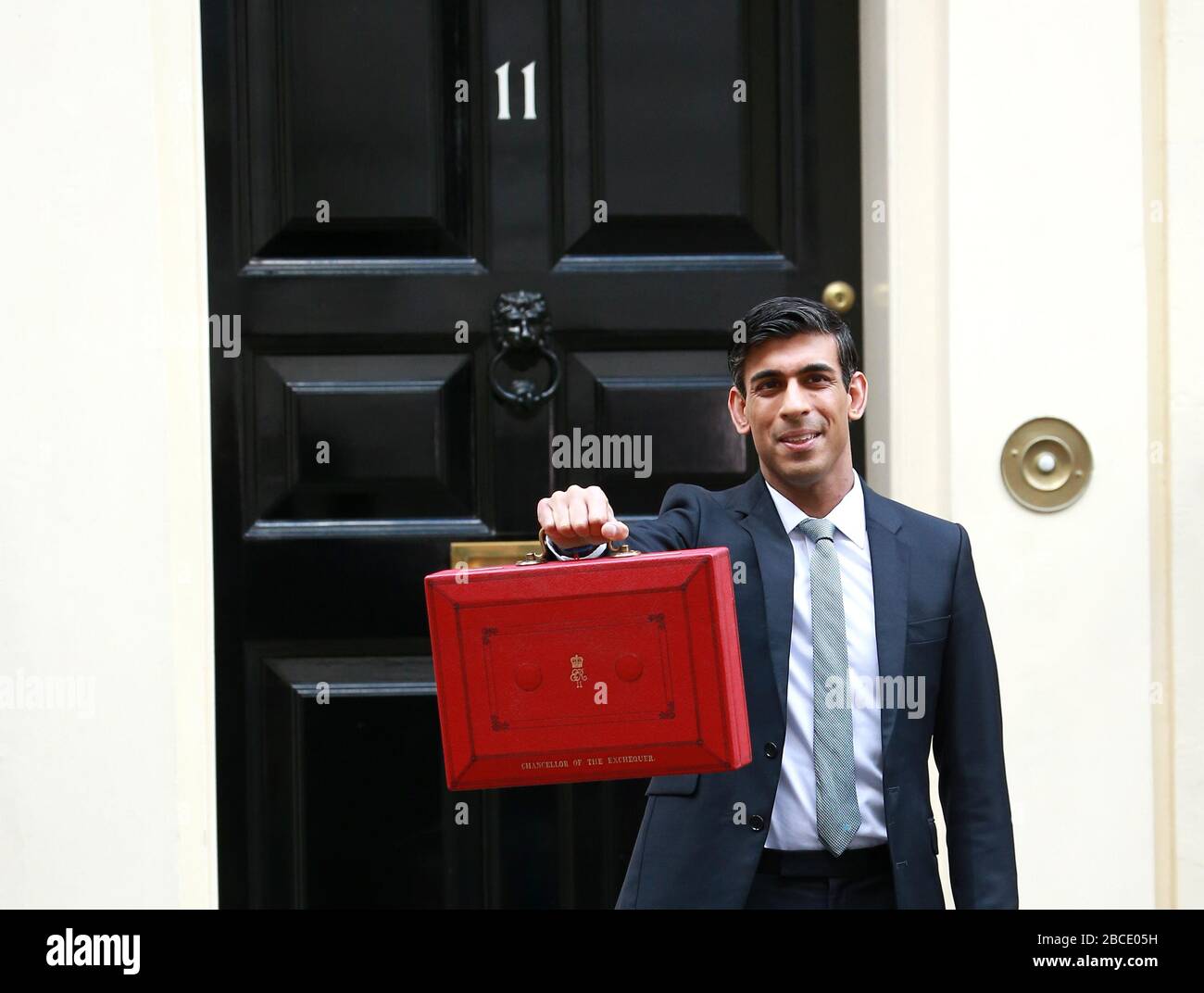 11. März 2020: Rishi Sunak, Schatzkanzler, verlässt die Downing Street Nr.11, um sein Budget im Unterhaus in London, Großbritannien, zu präsentieren. Stockfoto
