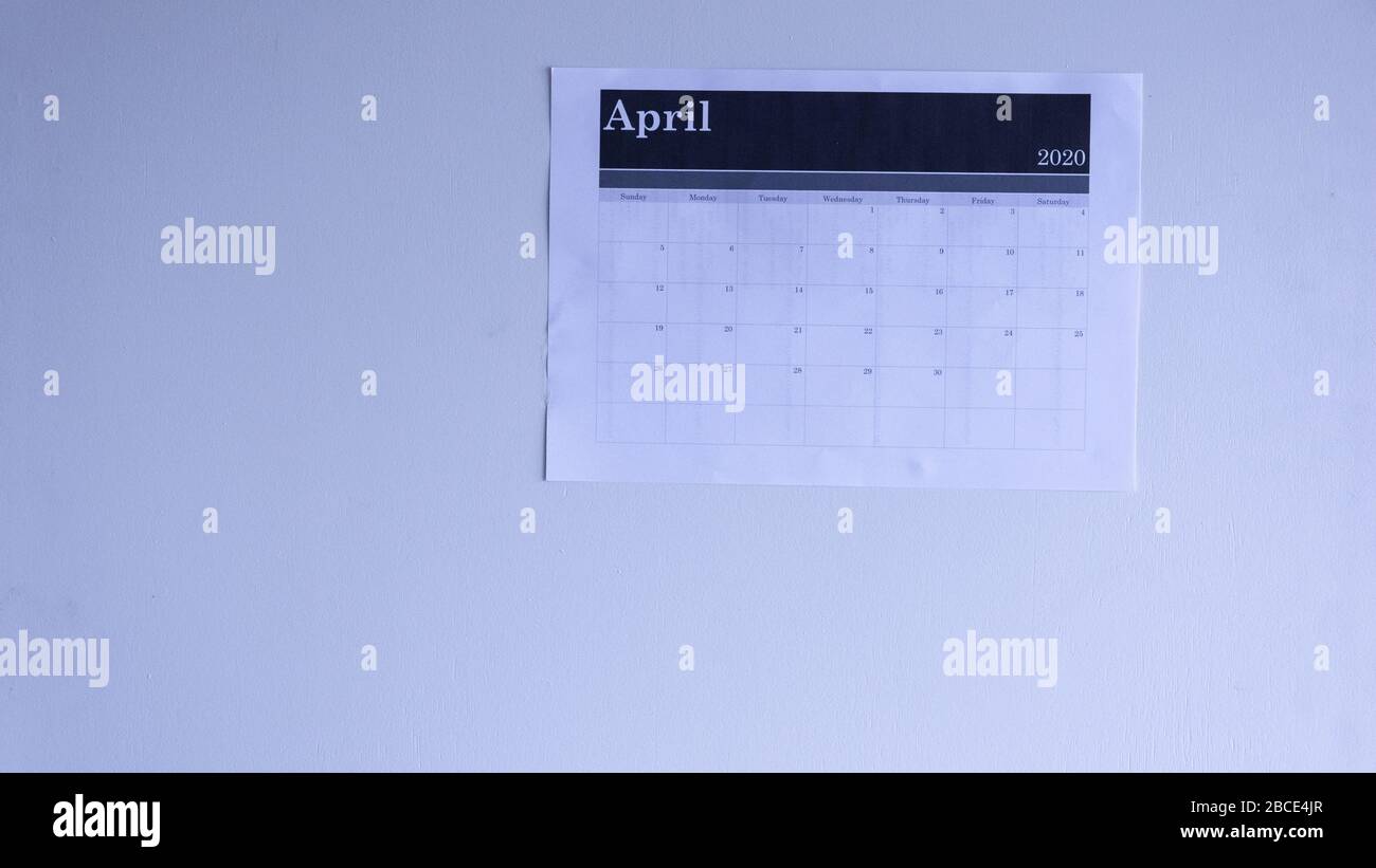 Bild mit Kalender im April 2020 und leerem Raum mit weißem Hintergrund für Text, Schweden Stockfoto