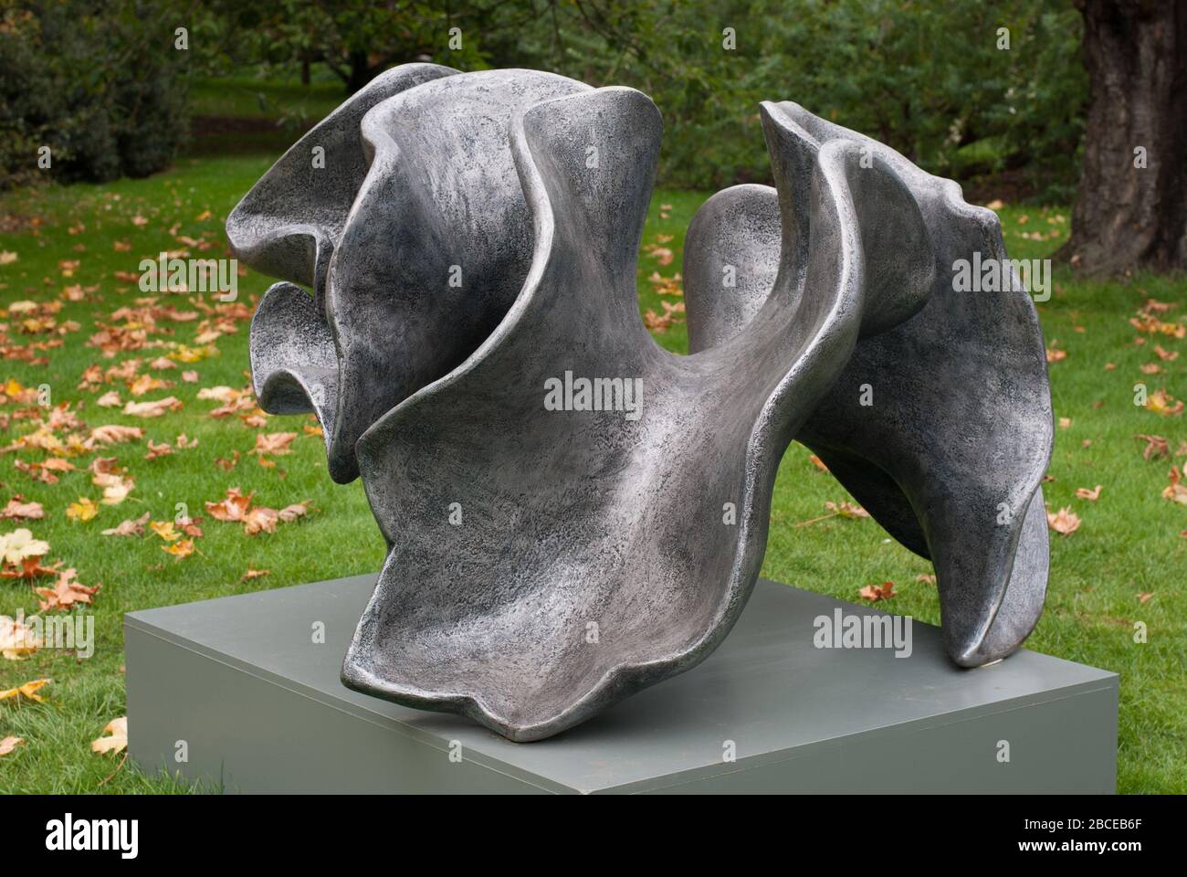 Shadow of the Dune Bronze Resin Sculpture von Anne Curry Sculpt at Kew 2017 Royal Botanic Gardens Kew Gardens, Richmond, London, TW9 3AE Stockfoto