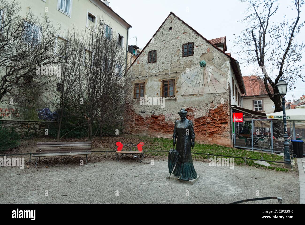 Zagreb, Kroatien - 24. Februar 2019: Statue der Marija Juric Zagorka an der Ivana Tkalcica Straße Stockfoto