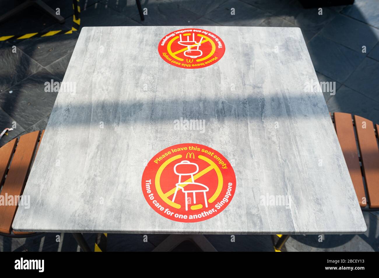 02.04.2020, Singapur, Republik Singapur, Asien - um die Ausbreitung des Coronavirus zu verringern, wurden sichere Distanzierungsmaßnahmen durchgeführt. Stockfoto