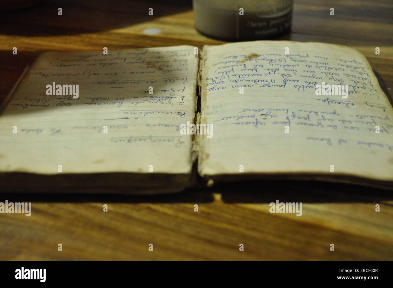 Ein Kochbuch mit tausenden von Rezepten Stockfoto