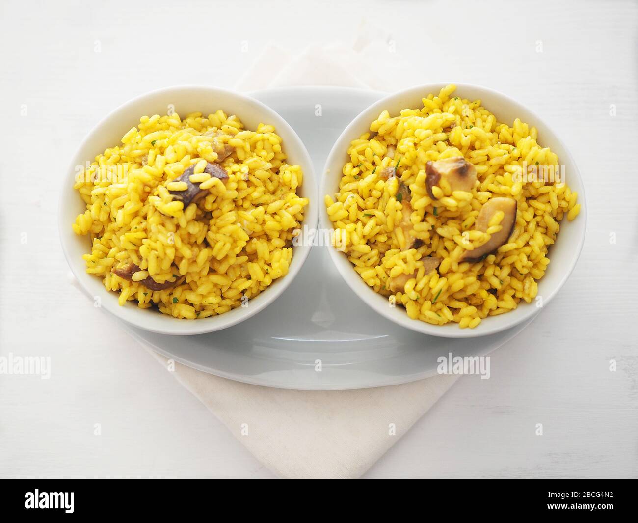 Steinpilzrisotto mit Safran, Lombardei, Italien, Europa Stockfoto