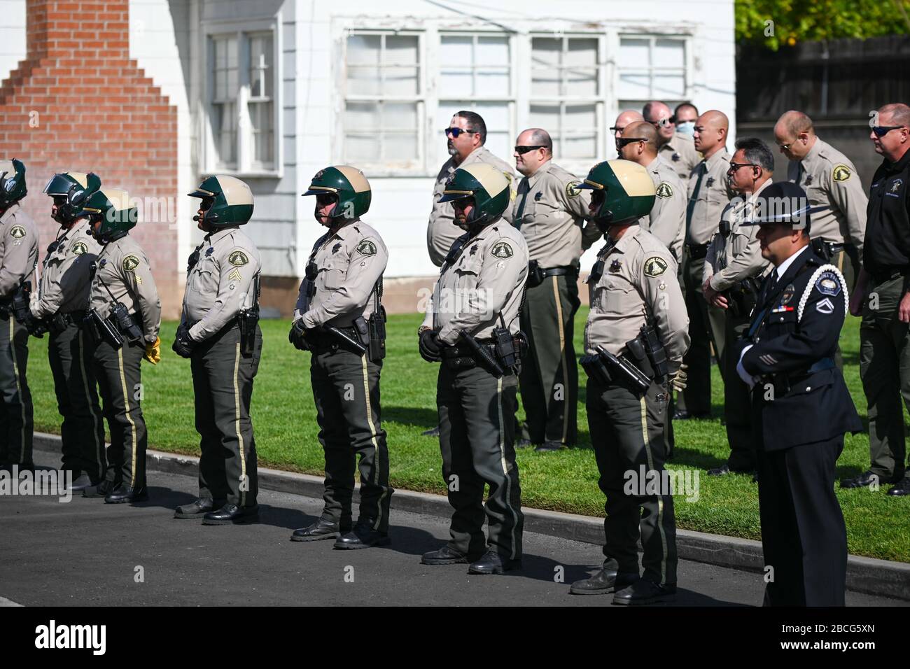 Riverside, Kalifornien, USA. April 2020. Die Beamten der Riverside