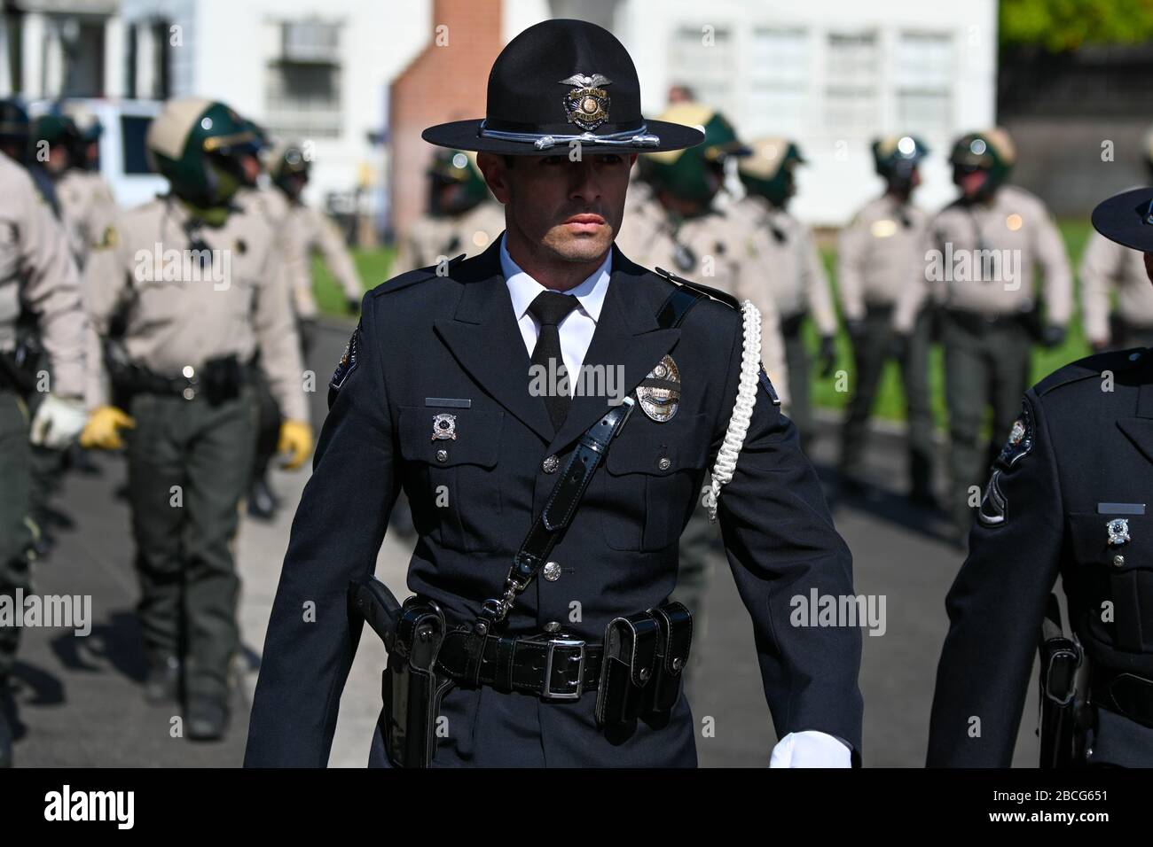 Riverside, Kalifornien, USA. April 2020. Die Beamten der Riverside