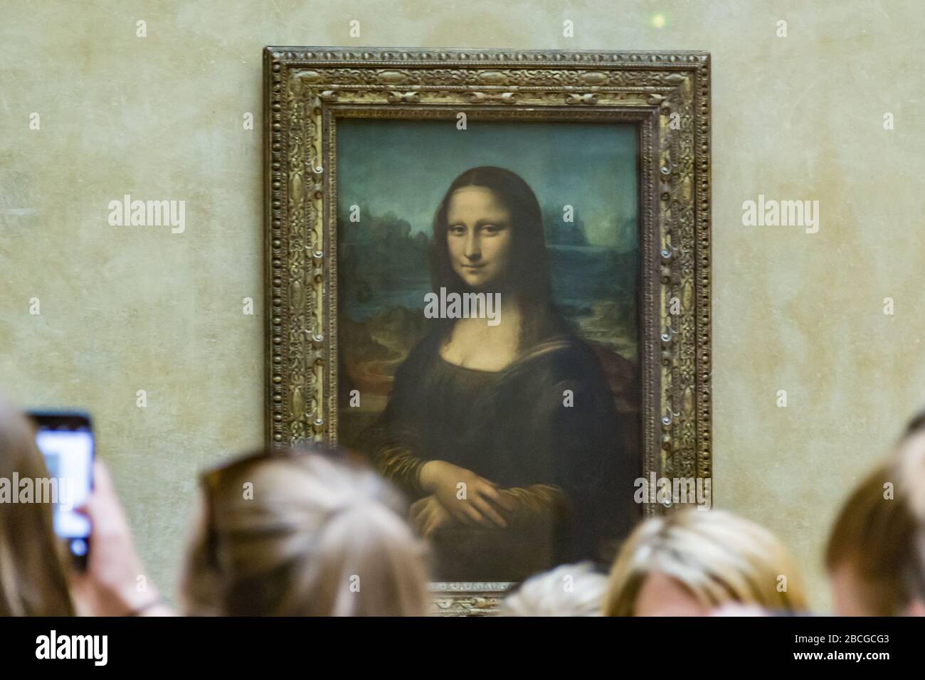 Paris, Frankreich - 24. Juni 2016: Louvre Museum in Paris, Frankreich. Viele Menschen schätzen Gemälde und Skulpturen im weltgrößten Museum und seiner Stockfoto