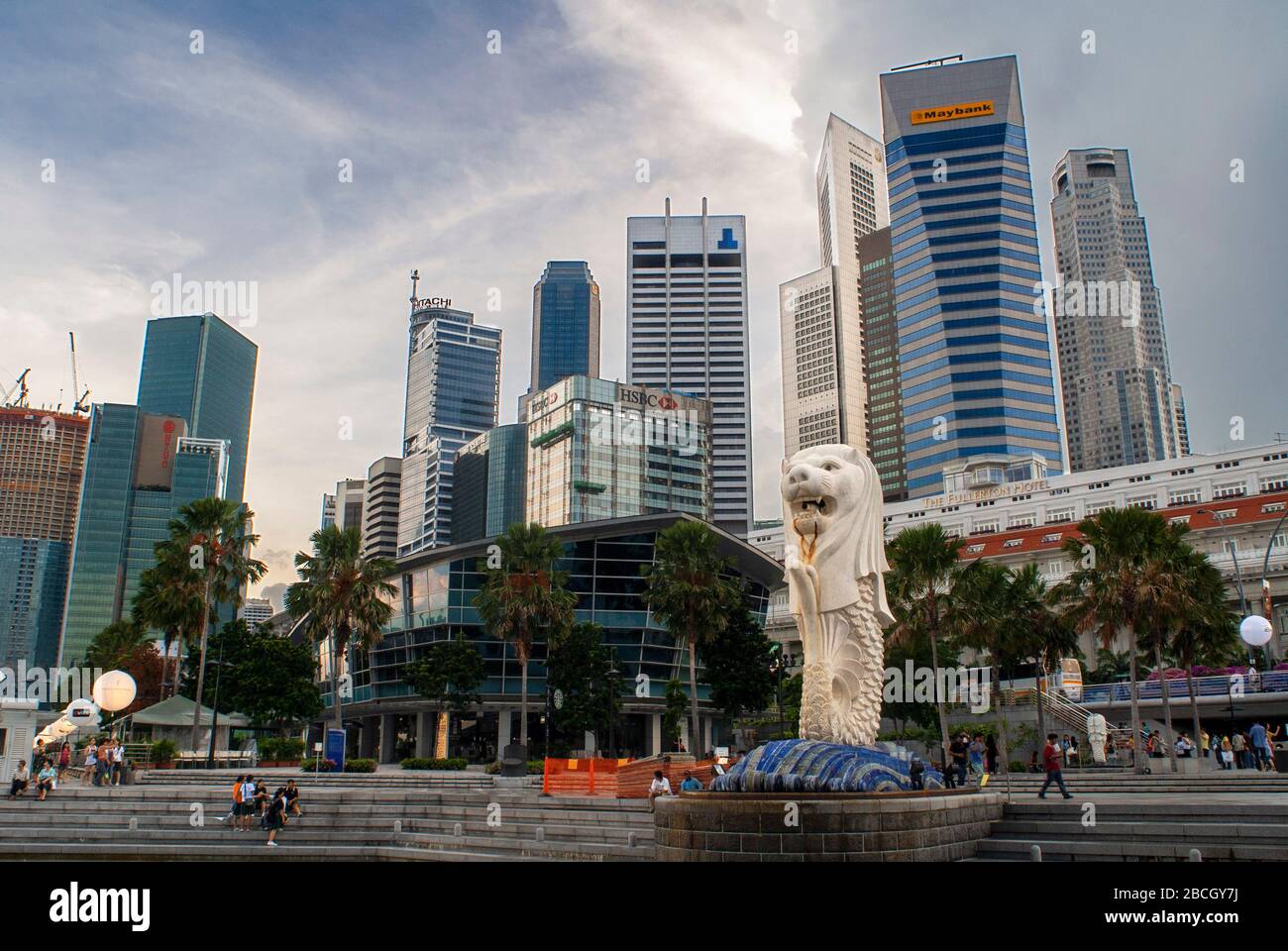 Merlion Löwen, das Symbol von Singapur, & Wasser Auslauf, Singapur Hafen oder Hafen, Singapur Stockfoto