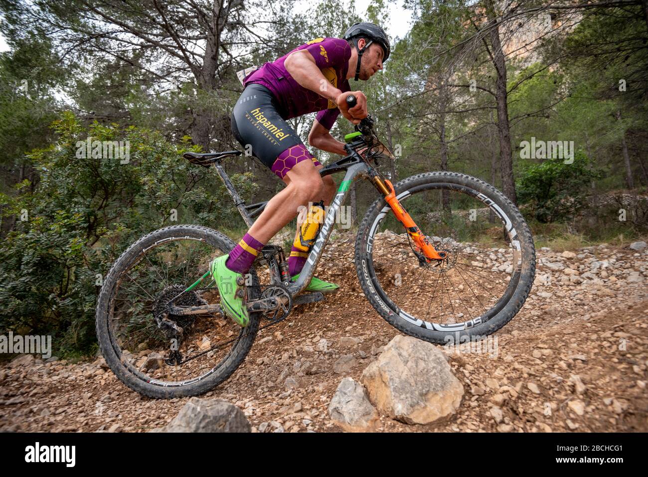 Costa Blanca Bike Race 2020 ist ein dreitägiges Radrennen der Cross-Country-Mountainbikestufe, mehrere Gebiete der Berge der Provinz Alicante sind Stockfoto