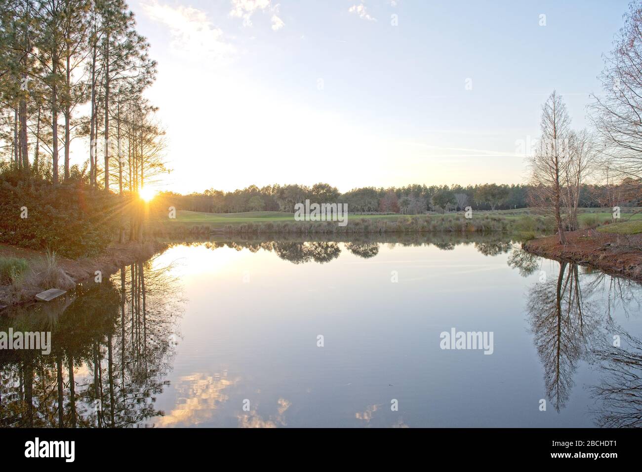 Ein Blick auf den See und die grüne Landschaft in den Grand Villas im World Golf Village in St. Augustine, Florida USA Stockfoto