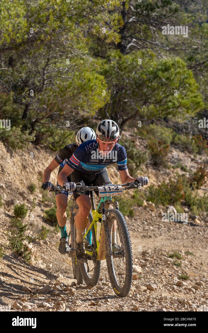 Costa Blanca Bike Race 2020 ist ein dreitägiges Radrennen der Cross-Country-Mountainbikestufe, mehrere Gebiete der Berge der Provinz Alicante sind Stockfoto