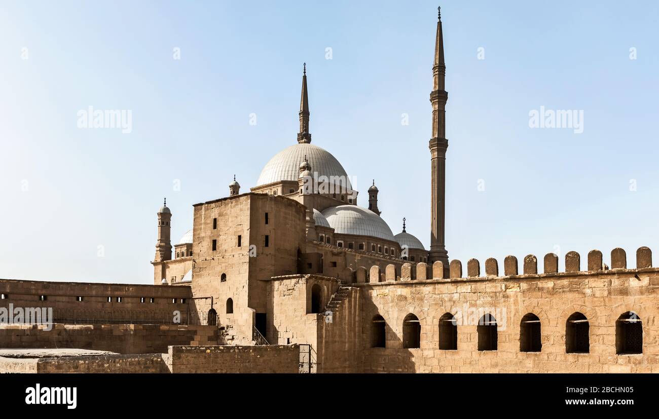 Blick auf die Moschee des Mohammed Ali auf der Zitadelle von Saladin in der Altstadt von Kairo, Ägypten Stockfoto