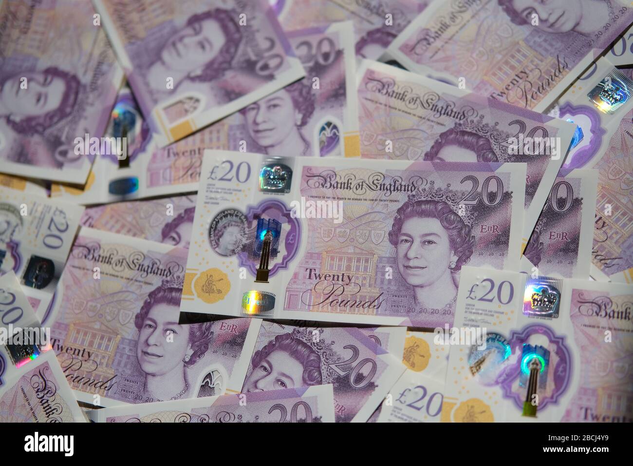 Das neue 20-Pfund-Polymer merkt an. Flaches Laienfoto. Die neuen Banknoten, die im Februar 2020 in Großbritannien veröffentlicht wurden. Stockfoto
