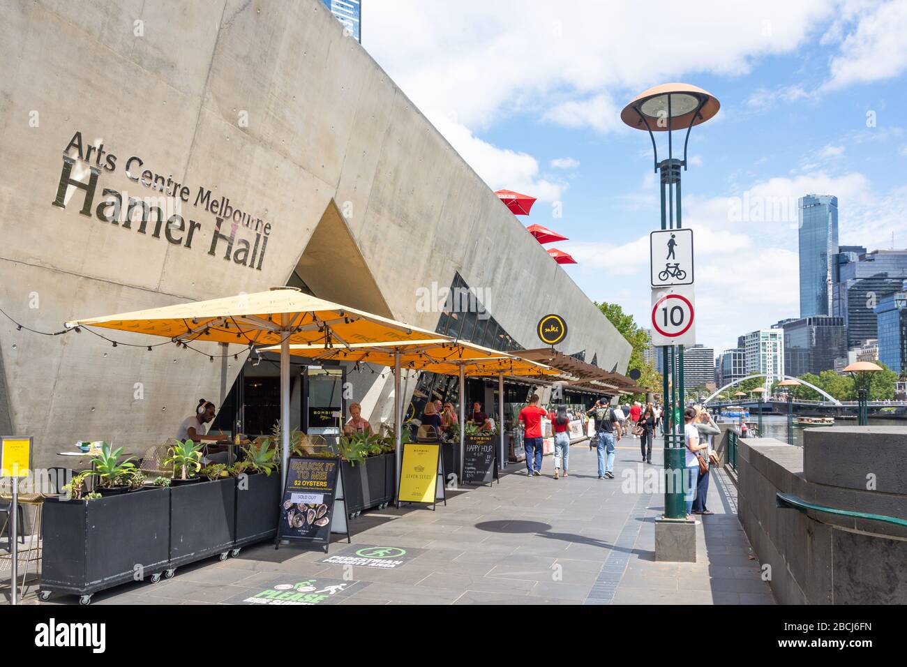 Bombini Restaurant in der Hamer Hall, Arts Center Melbourne, Southbank Promenade, Southbank, Melbourne, Victoria, Australien Stockfoto