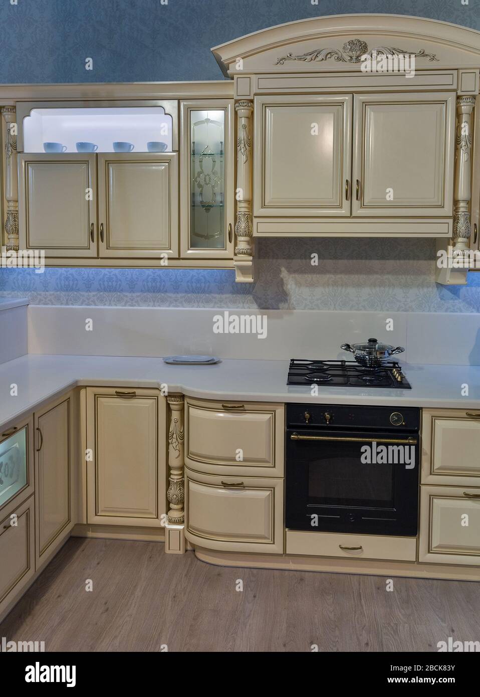 Modernes Küchenmöbel im Stil des Barock Stockfoto