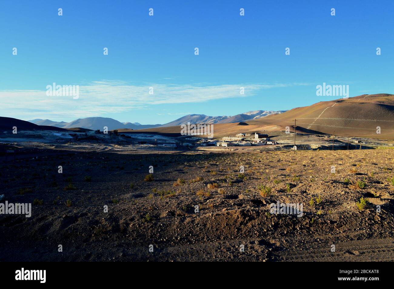 Panoramablick auf die verlassene Mine 'La Casualidad'. Salta, Argentinien Stockfoto