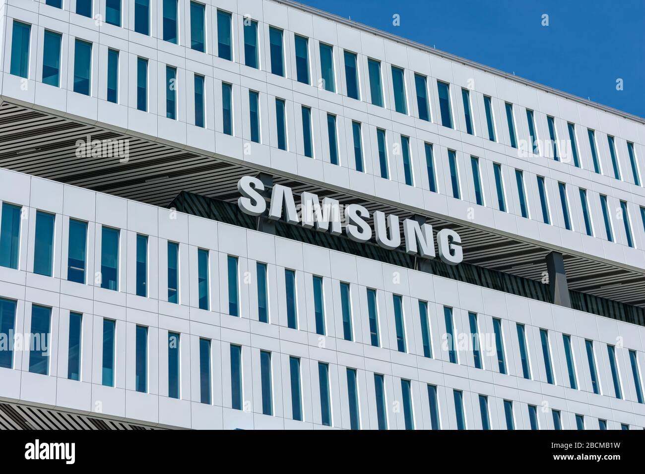 Das Samsung-Logo wird auf dem südkoreanischen multinationalen Konzern LEED Platinzertifiziertes Gebäude im Silicon Valley - San Jose, Kalifornien, USA - Stockfoto