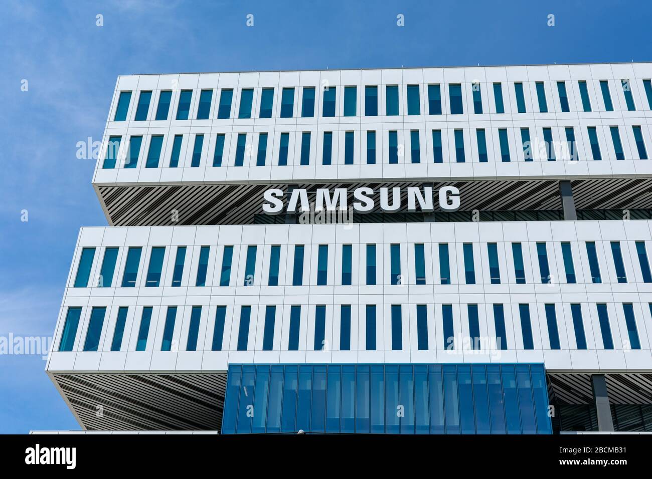 Das Samsung-Logo wird auf dem südkoreanischen multinationalen Konzern LEED Platinzertifiziertes Gebäude im Silicon Valley - San Jose, Kalifornien, USA - Stockfoto