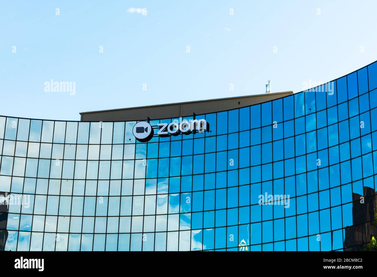 Zoom Start HQ-Gebäude. Zoom Video Communications ist ein Unternehmen, das Remote-Konferenzservices mit Cloud Computing anbietet - San Jose, Kalifornien Stockfoto