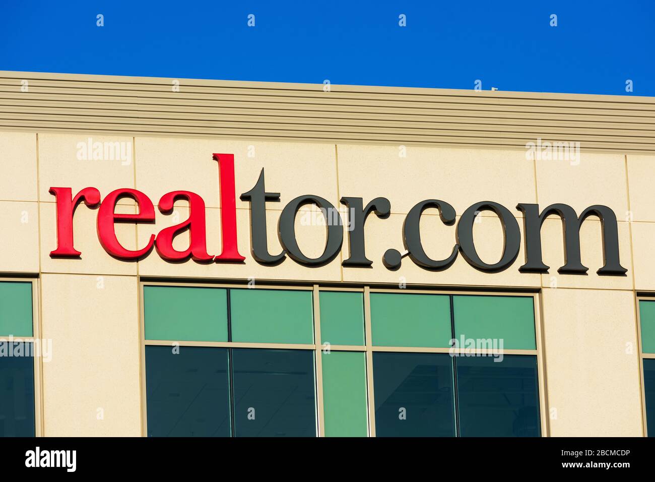Realtor.com melden Sie sich in der Unternehmenszentrale im Silicon Valley an. Realtor.com ist eine Website für Immobilienauflistungen - Santa Clara, Kalifornien, USA - 2020 Stockfoto